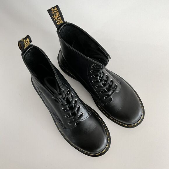 Dr. Martens Bootie 7M Black Leather 8 Eye Lace-up Boots - Picture 12 of 13